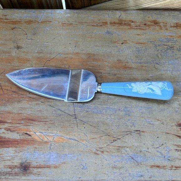 Avon Stainless Bridal Cake Server Hummingbird and Rose Cameo on Blue Handle - Picture 3 of 5